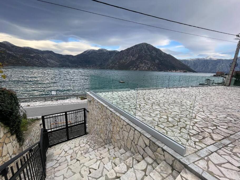 Modern Waterfront 3-Bed Apartment Donja Kostanjica Dış mekan fotoğraf