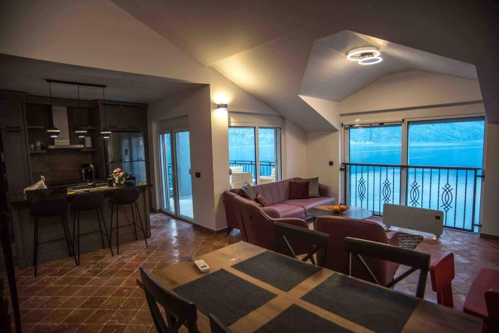 Modern Waterfront 3-Bed Apartment Donja Kostanjica Dış mekan fotoğraf
