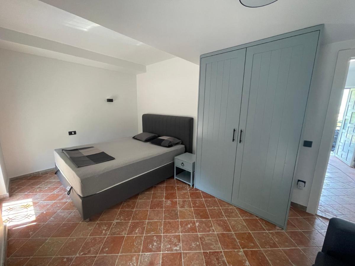 Modern Waterfront 3-Bed Apartment Donja Kostanjica Dış mekan fotoğraf