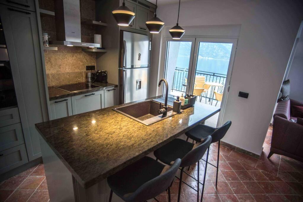 Modern Waterfront 3-Bed Apartment Donja Kostanjica Dış mekan fotoğraf