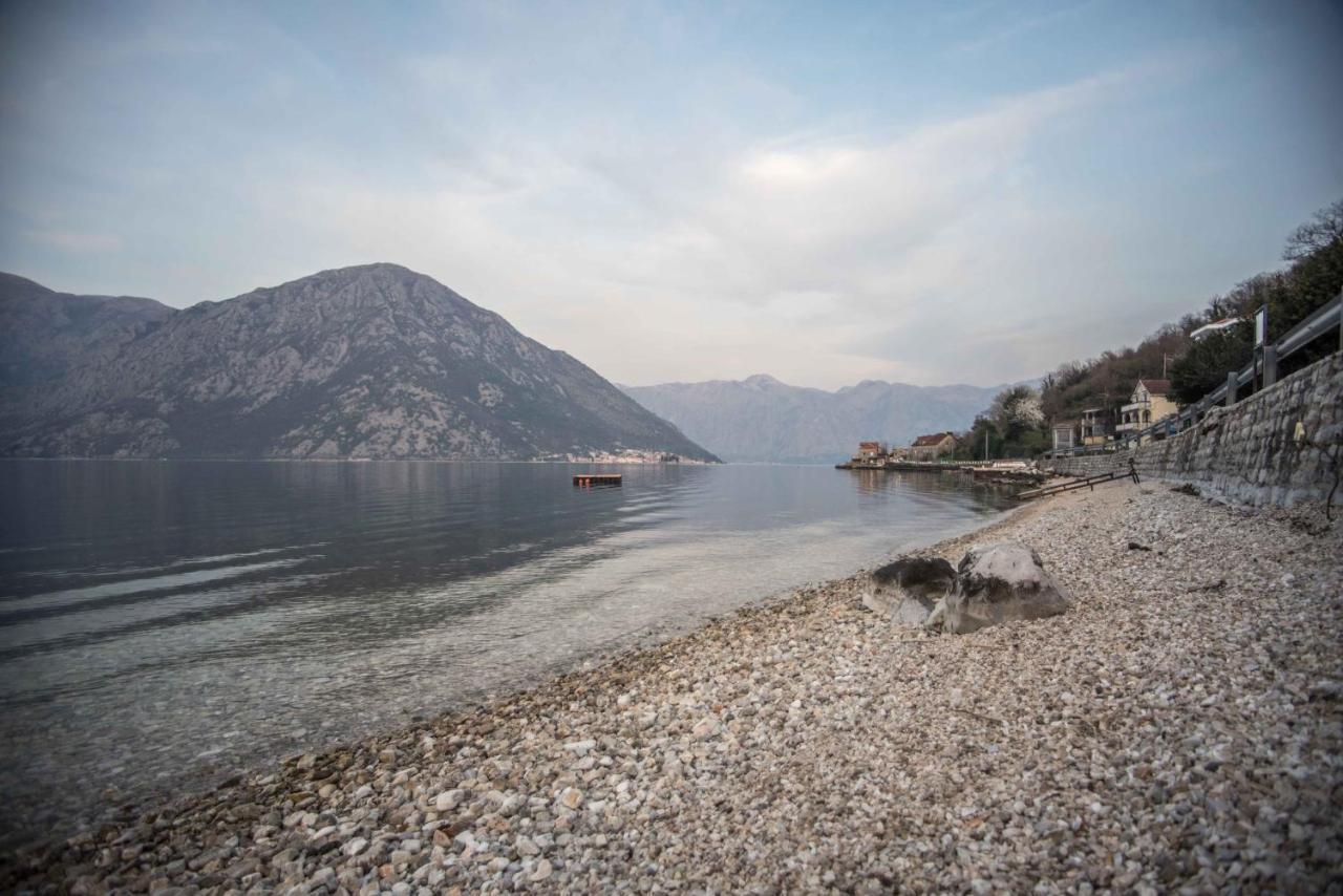 Modern Waterfront 3-Bed Apartment Donja Kostanjica Dış mekan fotoğraf