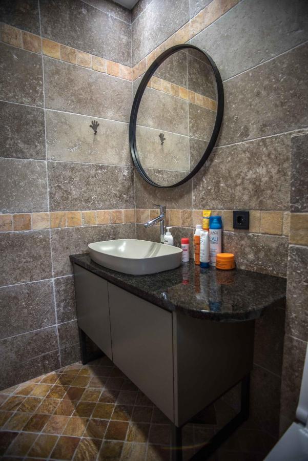 Modern Waterfront 3-Bed Apartment Donja Kostanjica Dış mekan fotoğraf